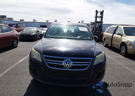 2010 Volkswagen Tiguan S z USA, uszkodzony, nr VIN WVGAV7AX9AW516717